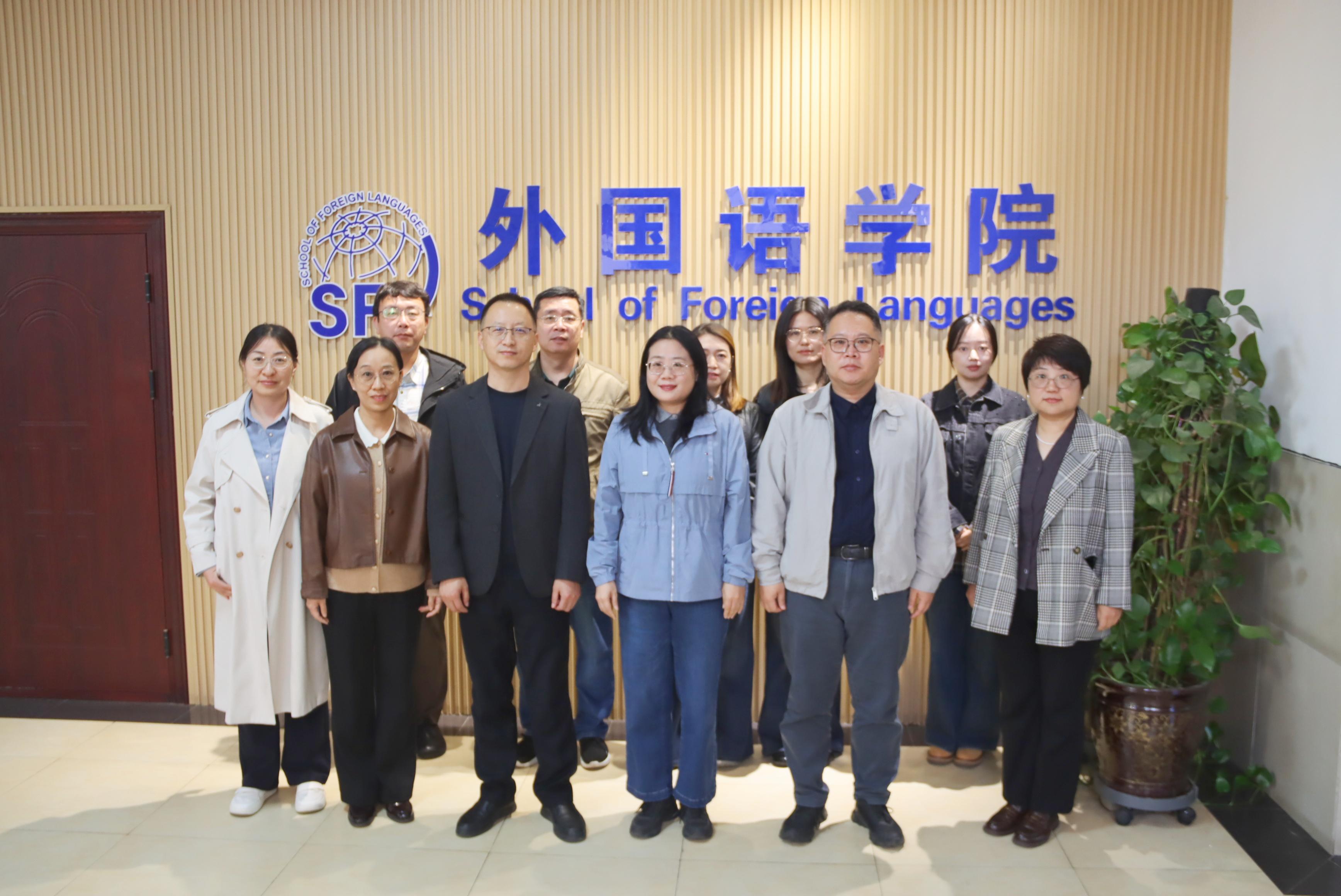 座谈会合影_副本.jpg