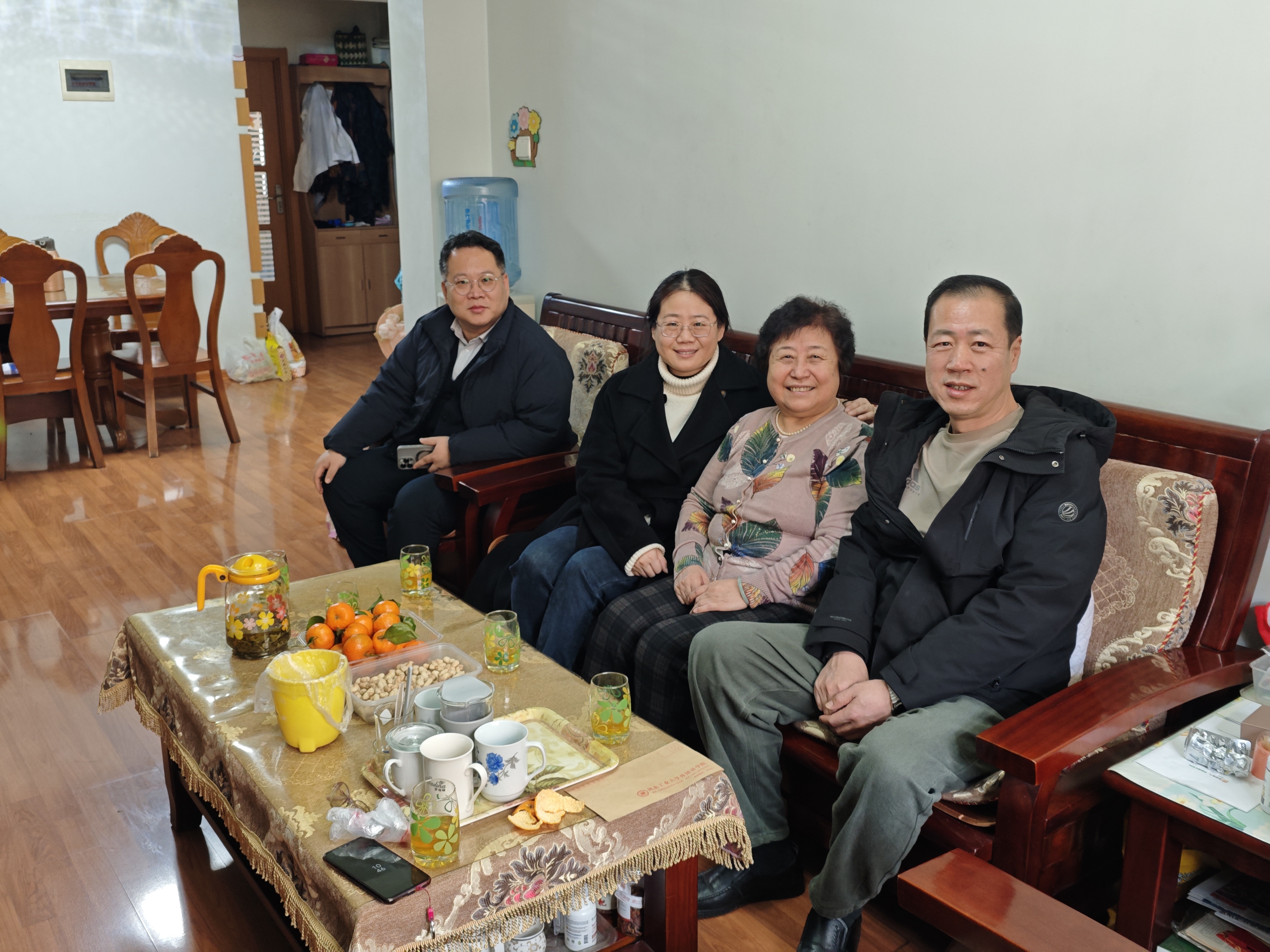慰问马佩云老师.jpg